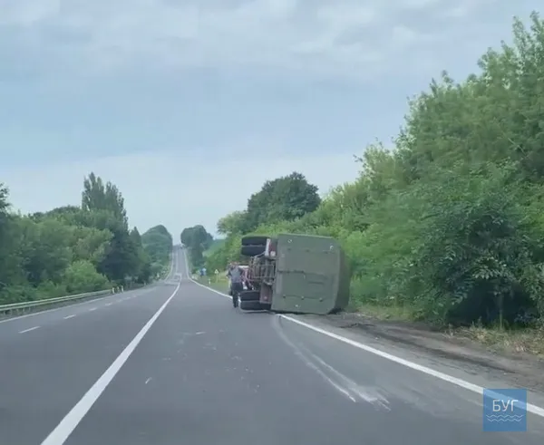 На Волині перевернулася вантажівка (ФОТО, ВІДЕО)