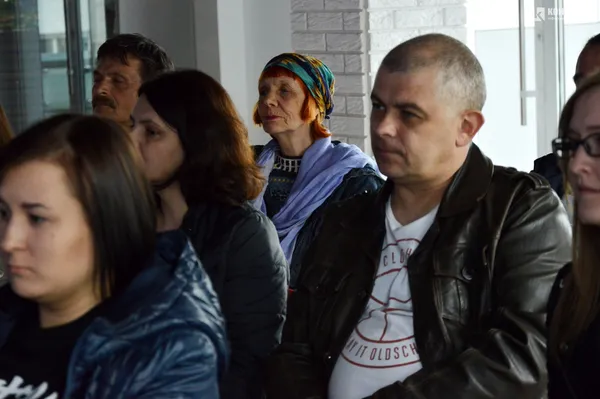 «Не я, а той»: у Луцьку відбувся акустичний вечір Олега Каданова (фото)
