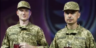 Бійців «Сталевої Сотки» відзначили орденами «За мужність» та медаллю «Хрест пошани» (фото)