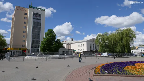 «Бетонне корито»  в центрі Луцька почали перетворювати на фонтан (фото, відео)