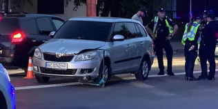 У Луцьку на Грушевського підліток на самокаті потрапив під колеса авто (відео)