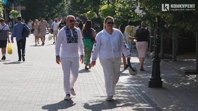 Вишиванки, сонце, діти: як Луцьк зустрів 33-ю річницю незалежності (фото)