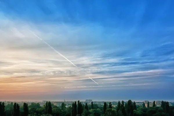 Луцький фотограф показав дивовижні світлини ранкового міста (фото)