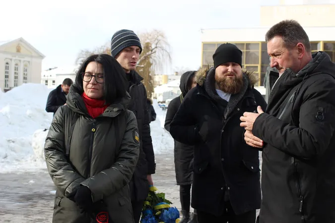 Лучани вшанували загиблих у боях під Дебальцево (фото)