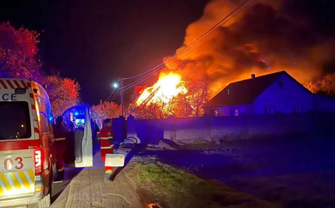 Пожежа у Струмівці: повідомили, чому горів будинок (фото)