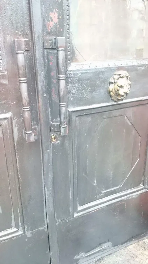 Зловмисники підпалили двері Інституту національної пам'яті