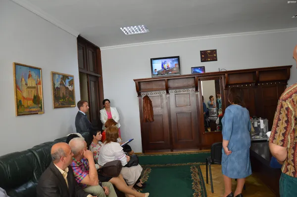 Директори шкіл у холі чекають «вердикт» від депутатів