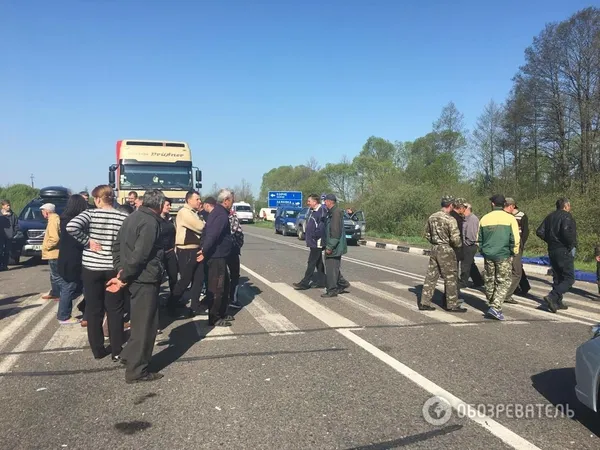 Блокада траси «Ковель-Ягодин»: водії погрожують їхати «через» протестувальників