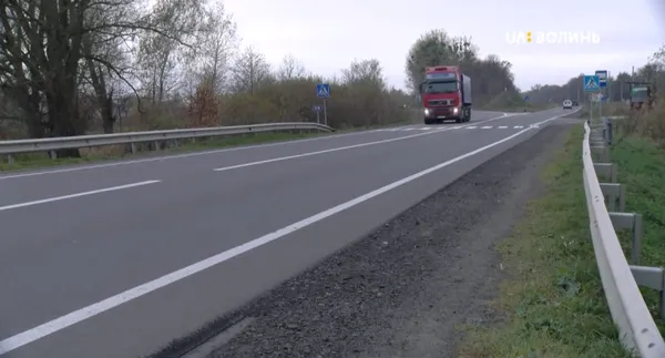 На волинських дорогах встановили додаткові дорожні знаки (відео)