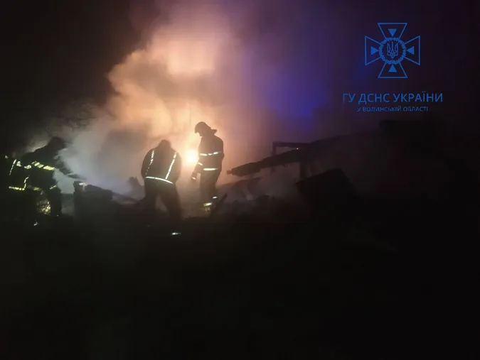 На місці пожежі у волинському селі виявили тіла чоловіка і жінки (фото, відео)