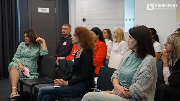 У Луцьку бізнес-тренерка Оксана Урбан навчала охочих бути справжніми лідерами (фото)