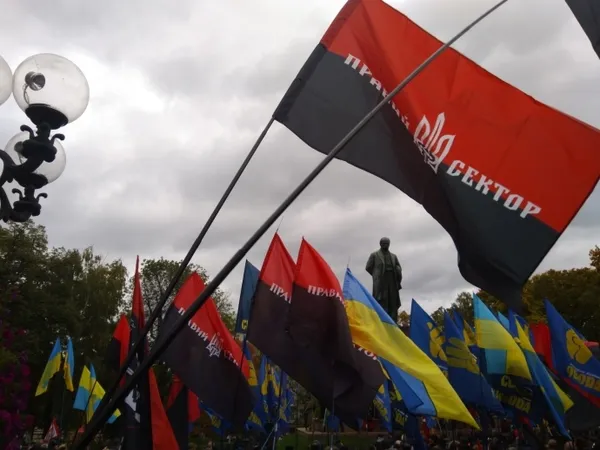 «Бандера – наш герой. Покрова – наше свято»:  у Києві пройшов марш націоналістів (фото, відео)