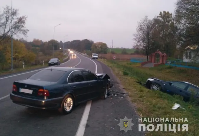Неподалік Луцька жорстко зіткнулись два автомобілі (фото, відео)