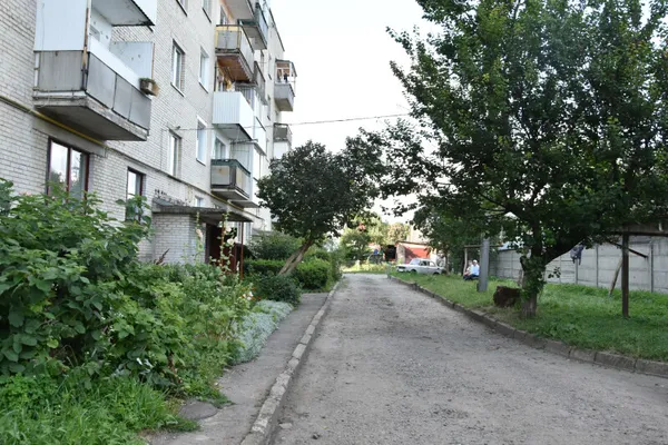 У Луцьку на Чекаліна капітально відремонтують двір (фото)