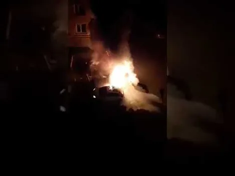 На 40-му в Луцьку згоріли автомобілі: з’явилося відео пожежі