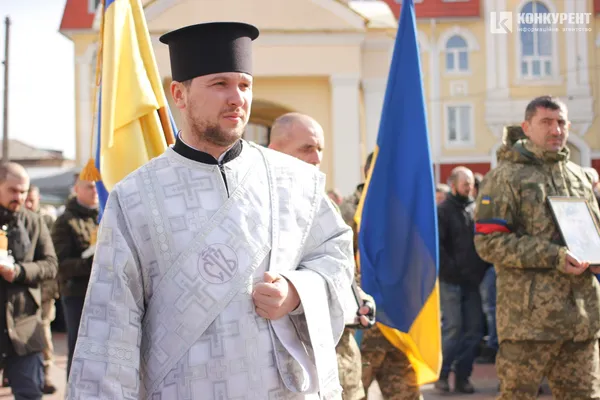 У Луцьку попрощалися із Героями, які загинули внаслідок авіаудару по аеродрому (фото)