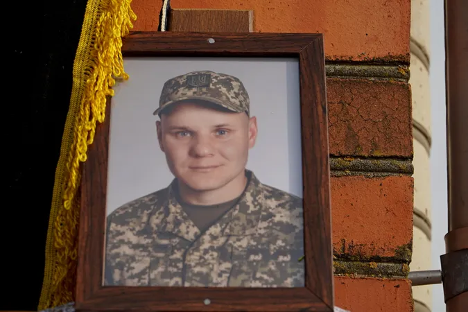 Дві громади у жалобі: на Волині провели в останню путь 34-річного воїна Михайла Чикирду (фото)