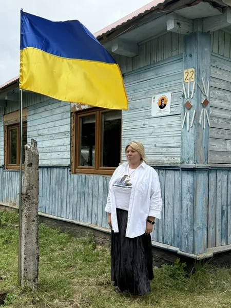 У пам'ять про сина: відома луцька художниця перетворила стару хату на артрезиденцію