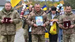 Без тата – четверо дітей: на Волині попрощалися із воїном Василем Петриком (фото)