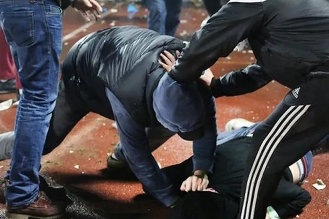 Показали відео побиття підлітками 50-річного чоловіка на Миколаївщині (відео)