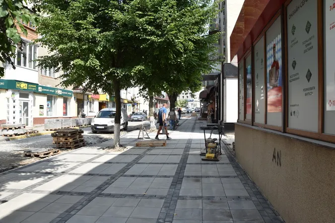 У Луцьку ремонтують центр міста (фото)