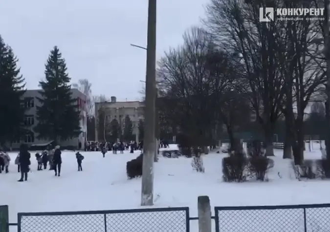 У Луцьку – масове «мінування» шкіл (фото)
