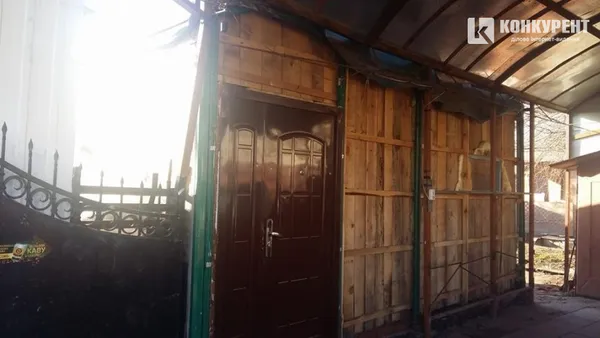 Біля Центрального ринку в Луцьку зносять кафе