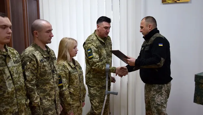 На Волині напередодні свят вручили відзнаки та подарунки прикордонникам, які пройшли ворожий полон (фото)