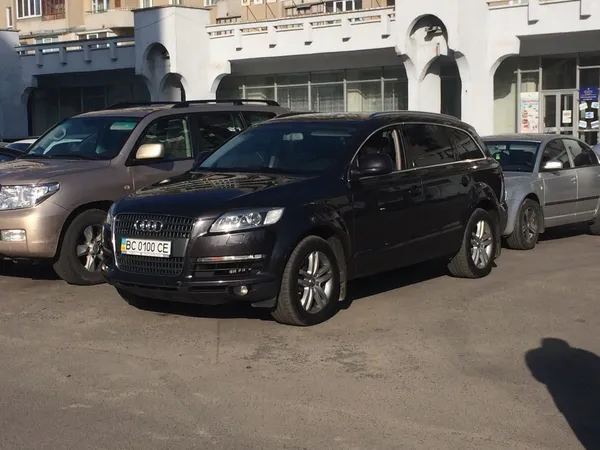 Як зазначають активісти, на цьому авто прибув міністр