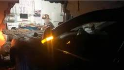 Заїхав до хати пенсіонера: на Одещині водій протаранив стіну будинку (фото)