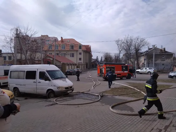 У Луцьку горів дах новобудови (фото)