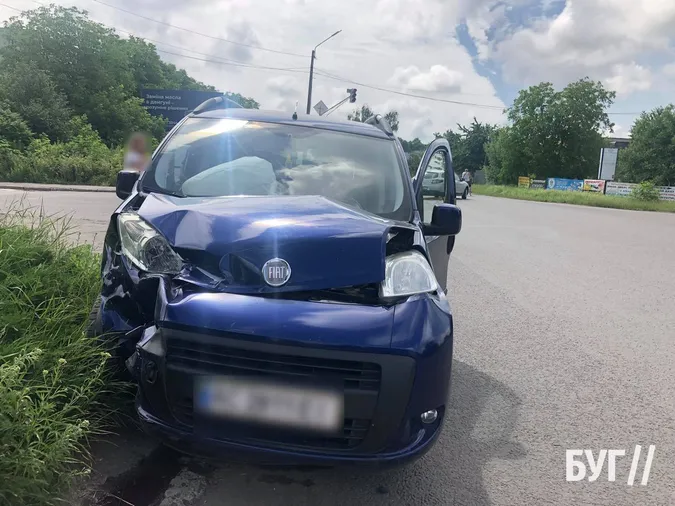 У Нововолинську на перехресті не роз'їхалися два авто (фото)
