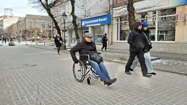 У Луцьку перевірили на доступність перший маршрут безбар'єрності (фото)