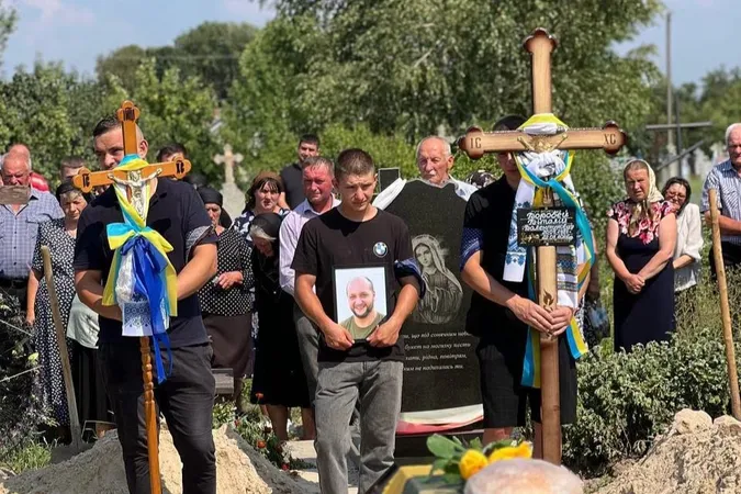 На Волині попрощалися із загиблим Героєм Віталієм Вороб'єм (фото)
