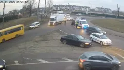 У Луцьку на Рівненській легковик збив мотоцикліста (відео)