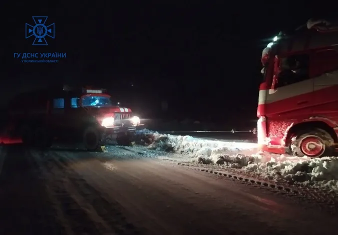 Волинські рятувальники 26 разів виїжджали на ліквідацію наслідків негоди (фото, відео)