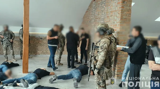 Колишній банківський працівник «відкрив» у Луцьку шахрайський кол-центр (фото)