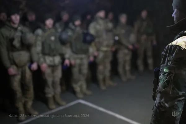 Сирський нагородив «Хрестом Хоробрих» механіка-водія танка з Горохівщини