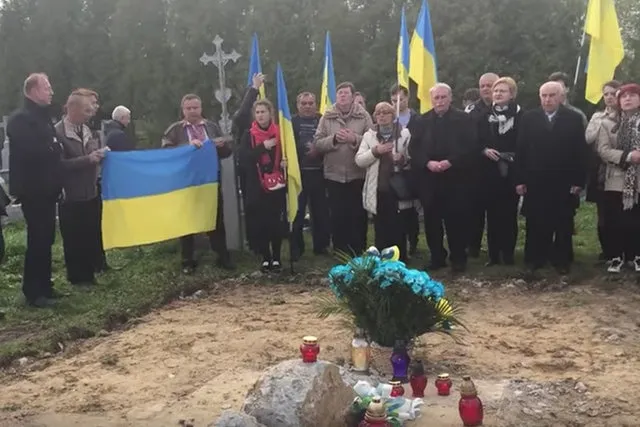 Поляки використали уламки пам'ятника воїнам УПА для ремонту доріг (фото)