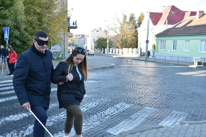 Представники Луцькради провели день в темряві (фото) 