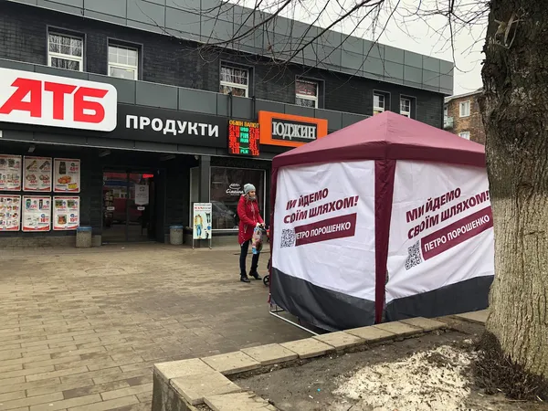 Агітаційні намети на Волині: хто, де і чи порушують закон