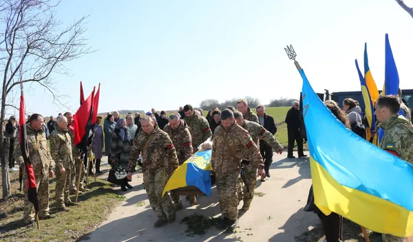 Загинув на Курщині: Волинь провела в останню дорогу воїна Андрія Мацерука (фото)