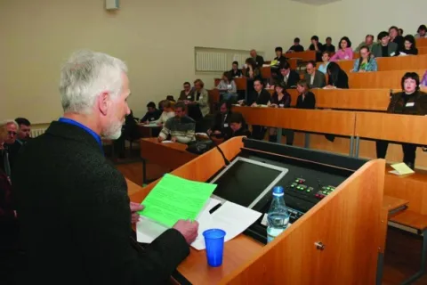 В Україні викладачам вишів обіцяють підвищити зарплату