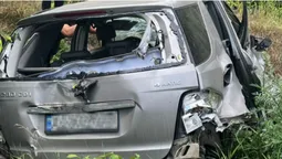 На Волині авто злетіло у кювет – людей затисло у салоні (фото)