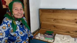 Життя між приданим і клуночком «на смерть»: що зберігає у старовинній скрині 87-річна волинянка