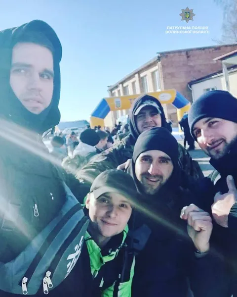 Екстрим, 57 кілометрів і 15 годин: волинські патрульні взяли участь у змаганнях (фото)