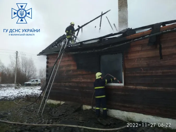 Будинок, гараж і легковик: на Волині в неділю сталися три пожежі (фото)