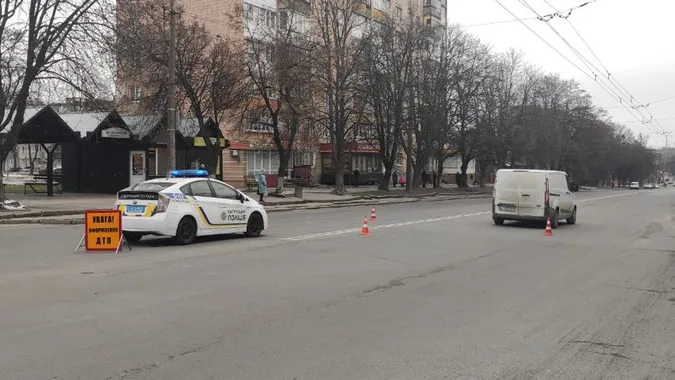Стан покращується: що з дитиною, яку на переході у Луцьку збили разом із мамою