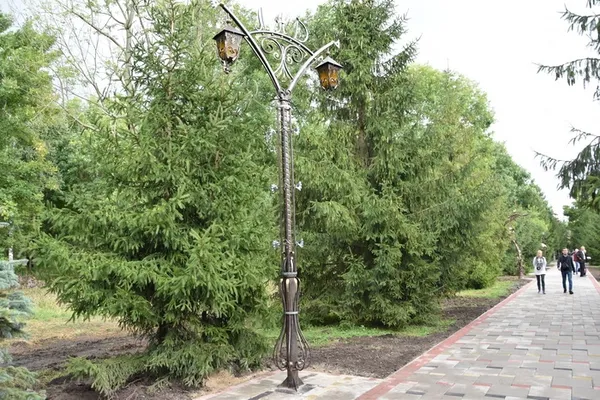 У Луцьку з'явилась унікальна алея ліхтарів (фото)