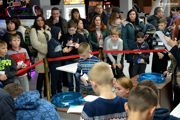 Із призами та подарунками: у «Промені» відбувся дитячий турнір Beyblade (фото)